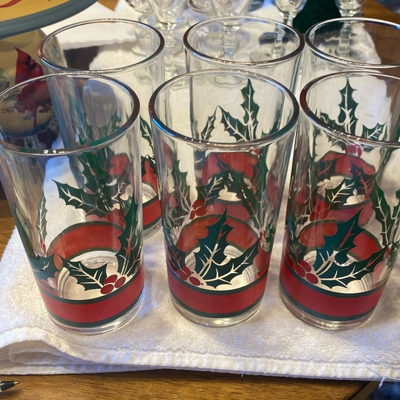 Vintage Libbey Christmas.glasses . Holly and Berries set of 6. Like new 5.5 Inch - Picture 1 of 2